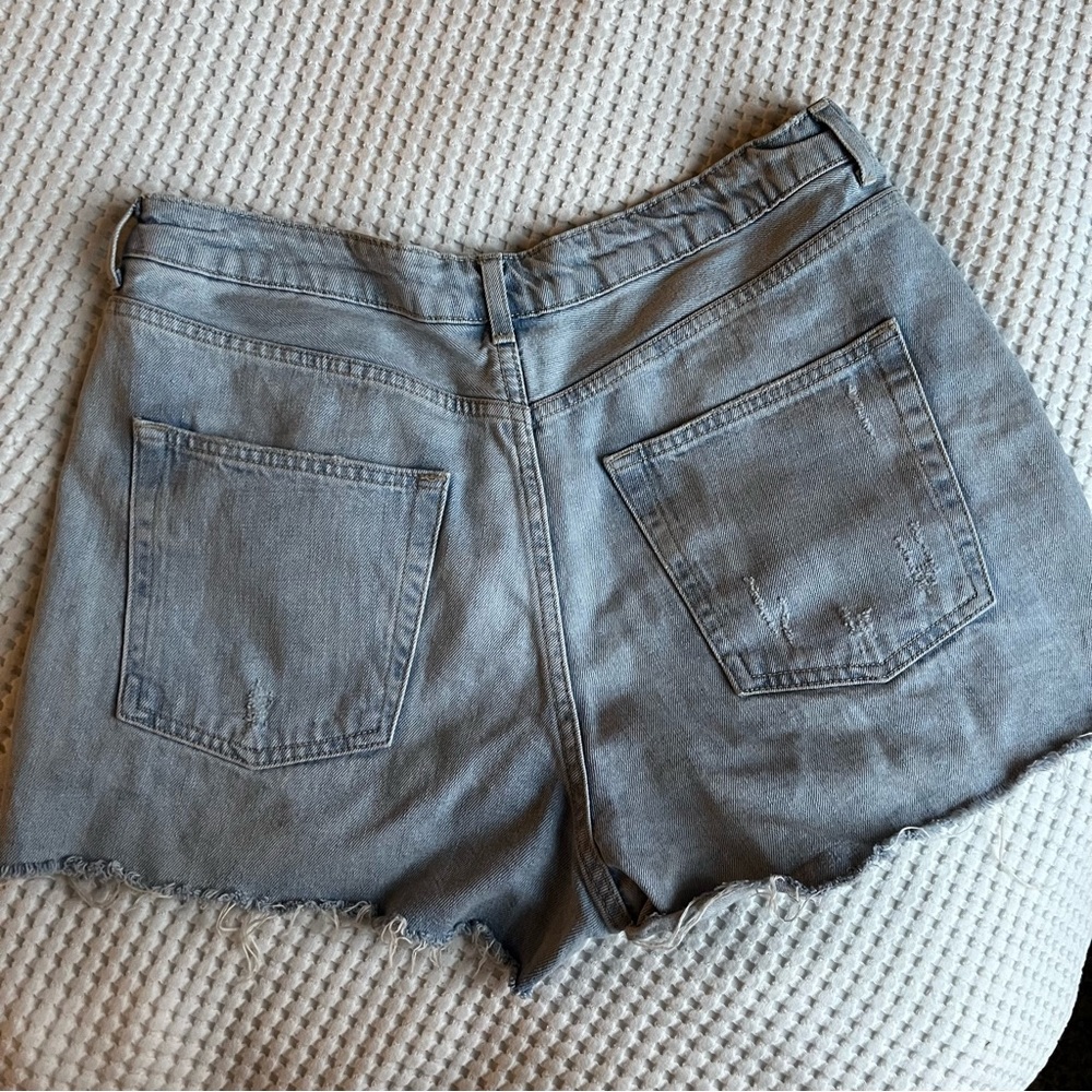 Topshop Ripped Mom Shorts (Size 10) - Picture 5 of 6